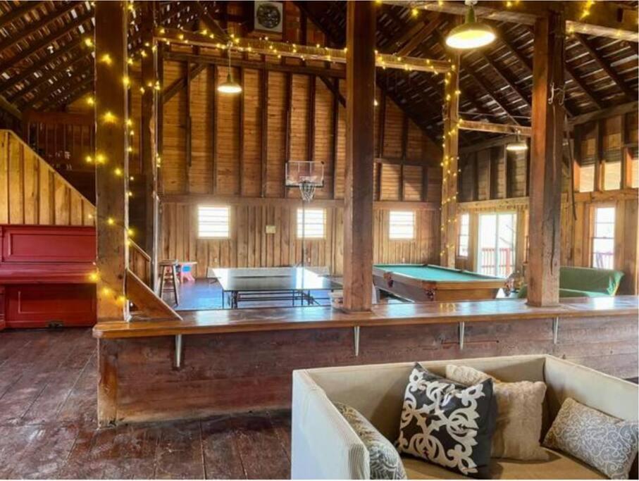 The Barn At Evermore: Riverfront Retreat W/Hot Tub Luray Exterior photo