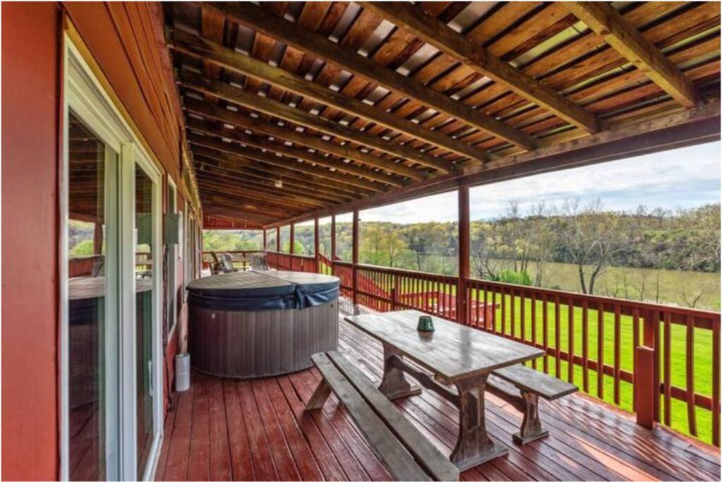 The Barn At Evermore: Riverfront Retreat W/Hot Tub Luray Exterior photo