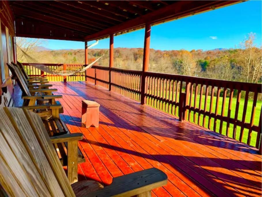 The Barn At Evermore: Riverfront Retreat W/Hot Tub Luray Exterior photo