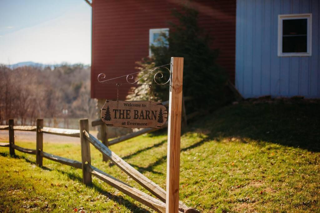 The Barn At Evermore: Riverfront Retreat W/Hot Tub Luray Exterior photo