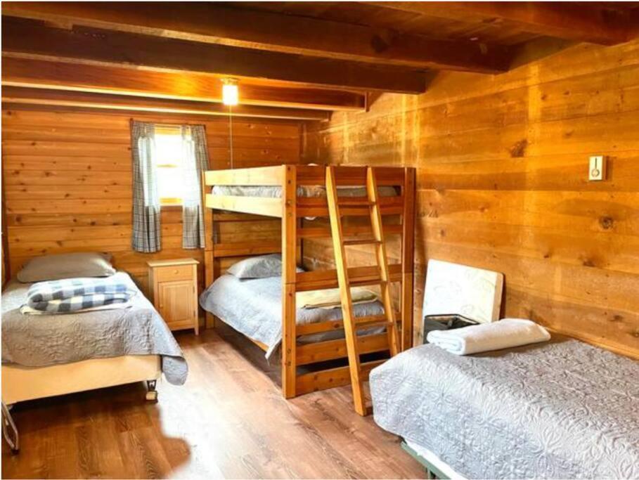 The Barn At Evermore: Riverfront Retreat W/Hot Tub Luray Exterior photo
