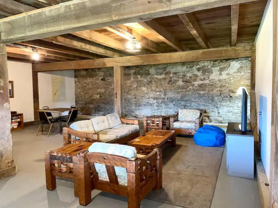 The Barn At Evermore: Riverfront Retreat W/Hot Tub Luray Exterior photo