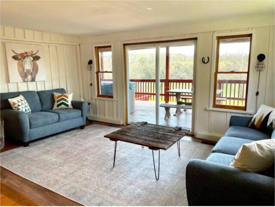 The Barn At Evermore: Riverfront Retreat W/Hot Tub Luray Exterior photo