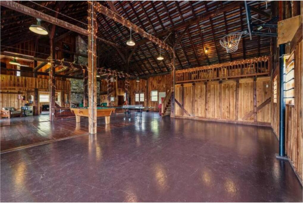 The Barn At Evermore: Riverfront Retreat W/Hot Tub Luray Exterior photo