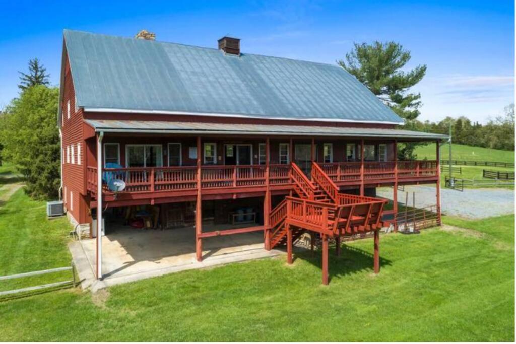 The Barn At Evermore: Riverfront Retreat W/Hot Tub Luray Exterior photo
