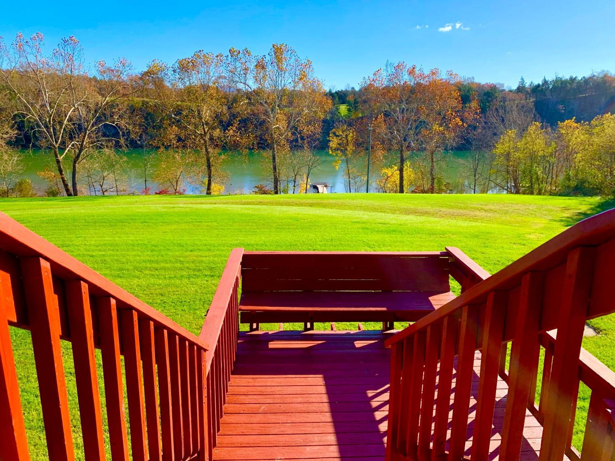 The Barn At Evermore: Riverfront Retreat W/Hot Tub Luray Exterior photo